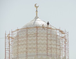 Overpainting of a Mosque Dome near Al Ain. UAE, 2014. Photography Dominik Hellmut Wolf